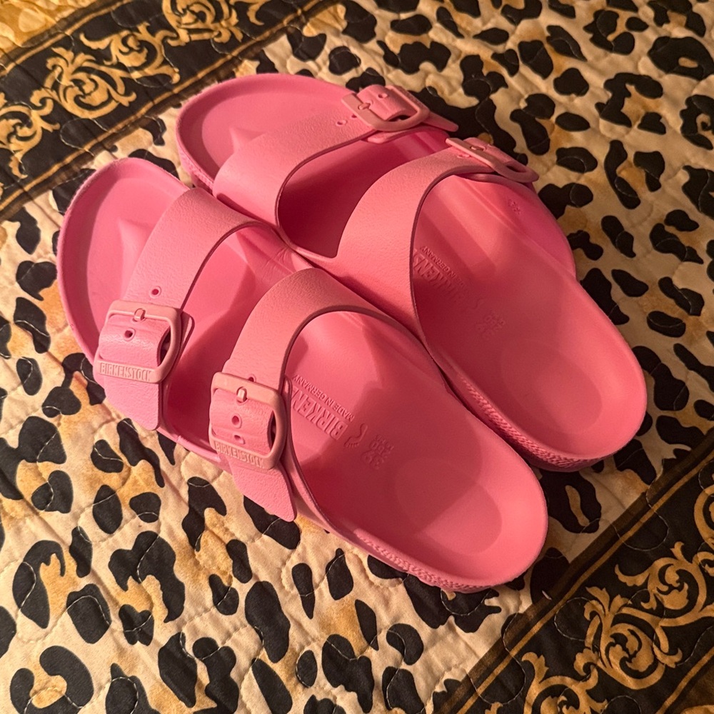 Birkenstock like NEW Arizona big buckle  Pink Sandals